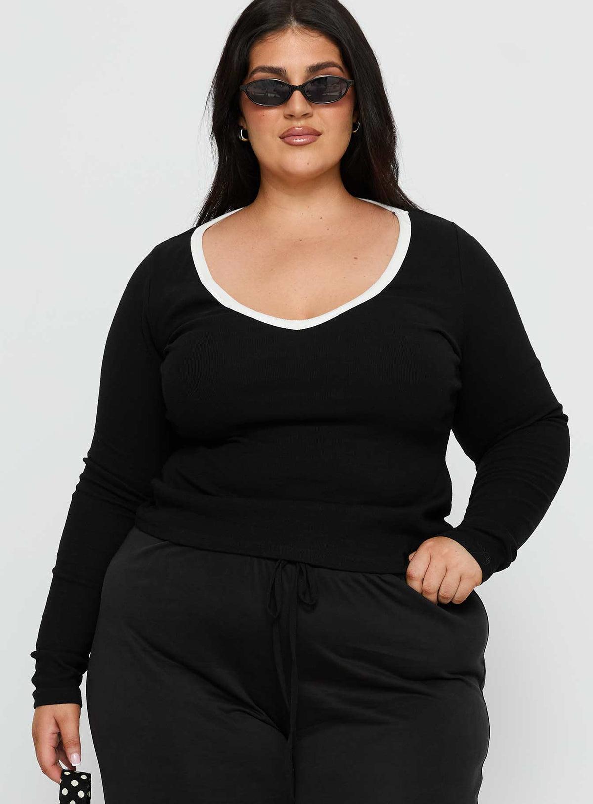 Baseline V Neck Long Sleeve Top Black / White Curve