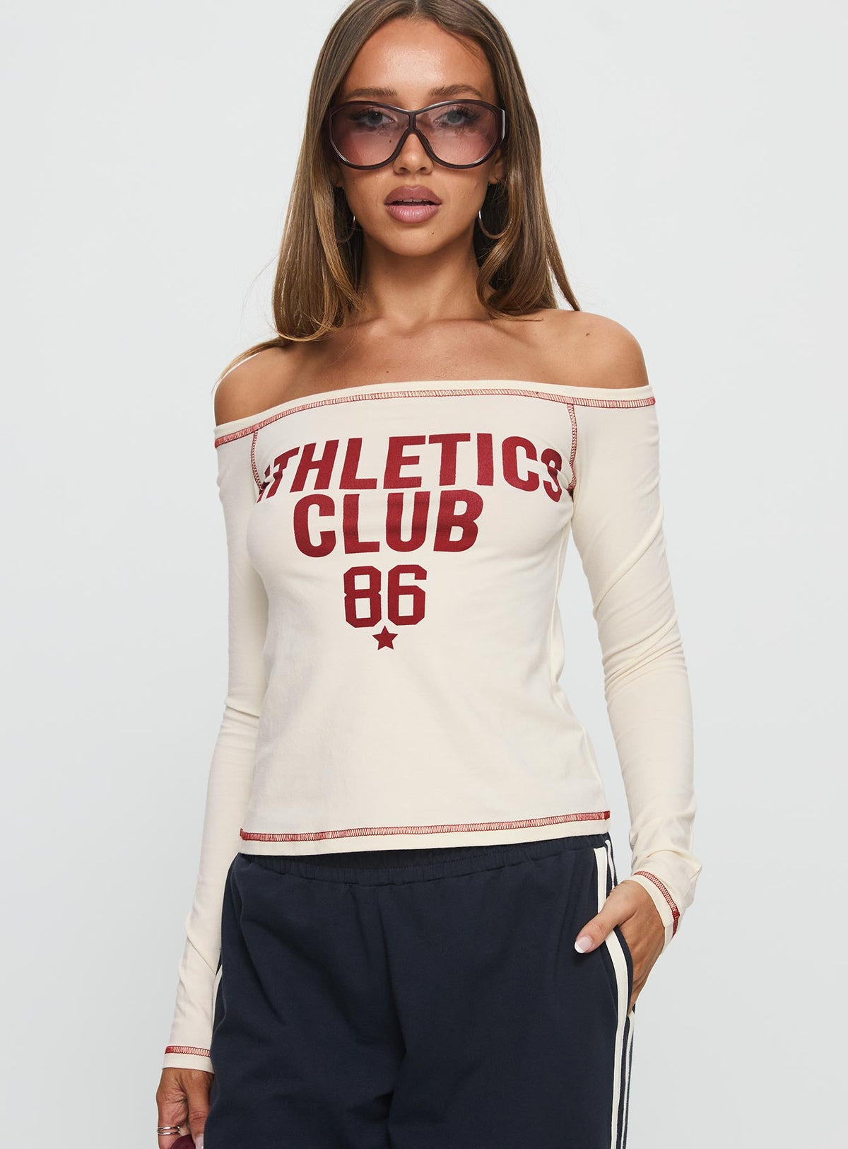 Athletics Club Long Sleeve Graphic Top Cream / Red