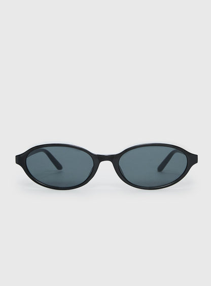 Captivation Oval Sunglasses Black