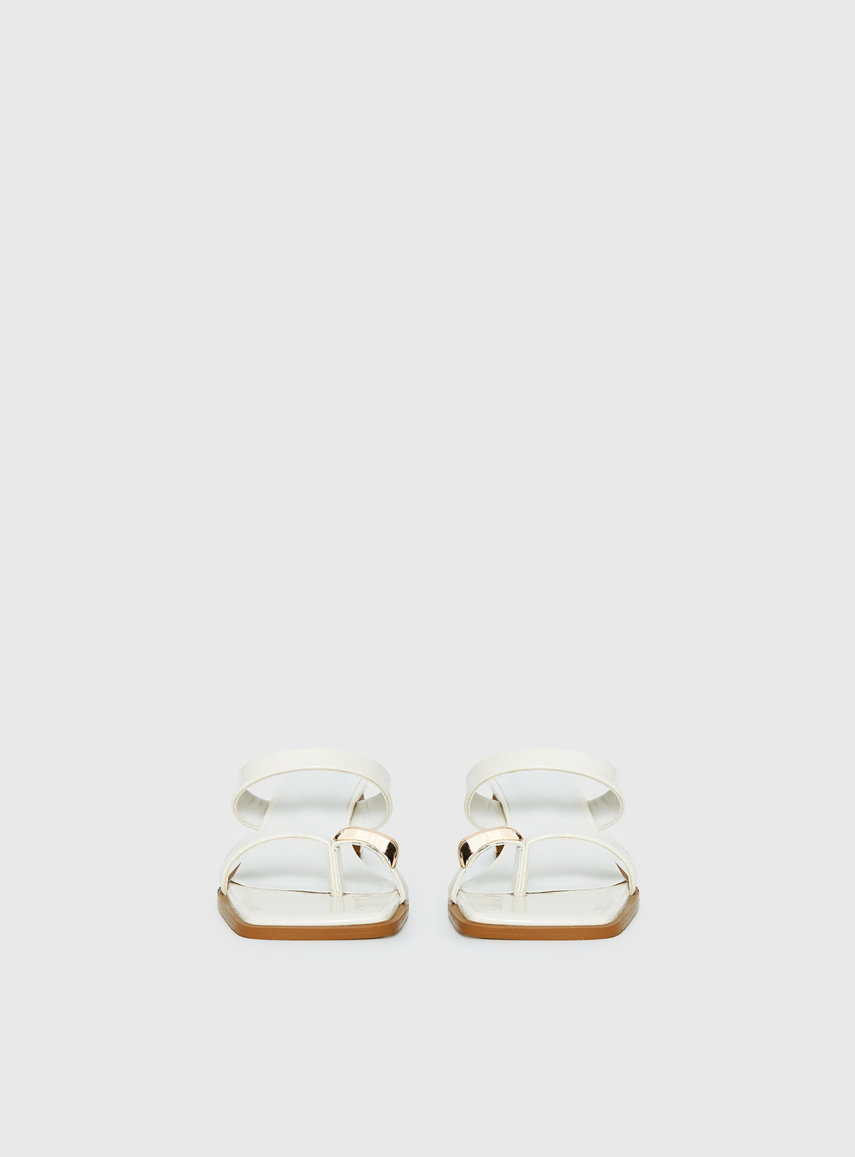 Billini Iverson Hardware Detail Heels While / Gold