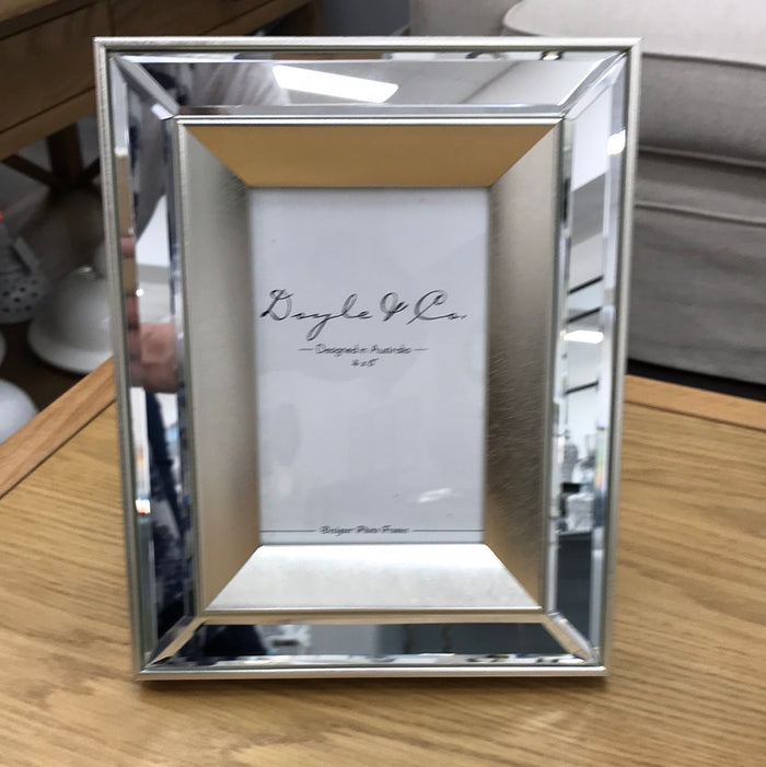 Champagne Frame 174E